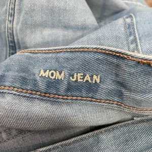 American Eagle Outfitters Mom Jeans Size 6 Light Wash Hemp Denim High Rise thumbnail 7