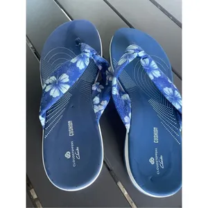 Women’s Clarks Aria Gibson Blue Floral Fabric Thong Sandals Size 10 thumbnail 13