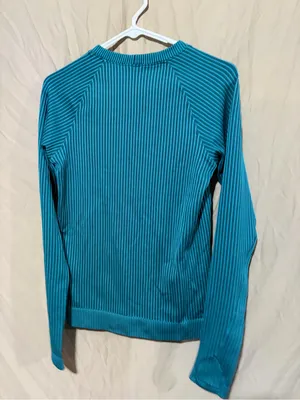 Lululemon long sleeve thumbnail 2