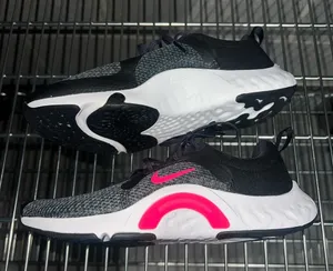 Nike Black and Pink Athletic Shoes‎ thumbnail 1
