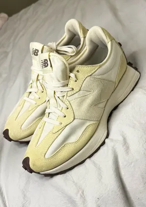 New Balance 327 Suede Women Sneakers Shoes Size 8.5 thumbnail 1