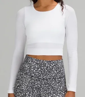 Lululemon Top thumbnail 1