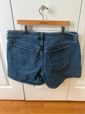 Abercrombie & Fitch The Dad Short High Rise in Medium Wash Curve Love thumbnail 3