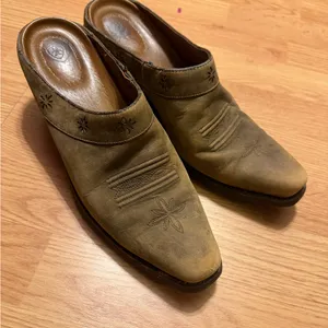 Ariat Tan Western Mule Boots thumbnail 1