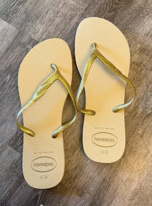 Havaianas Gold Flip Flops thumbnail 1