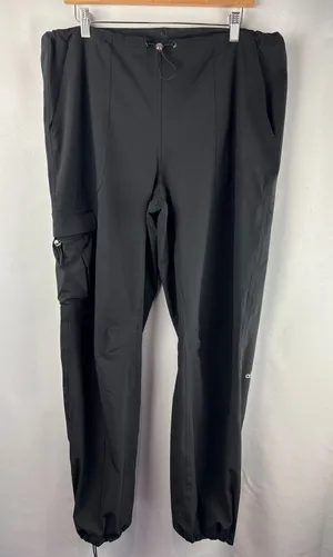 Women’s Alo Medium Black Cargo Parachute Pants thumbnail 1