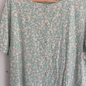 Ava + Viv| Tan Green Blouse Buttons on Back thumbnail 4