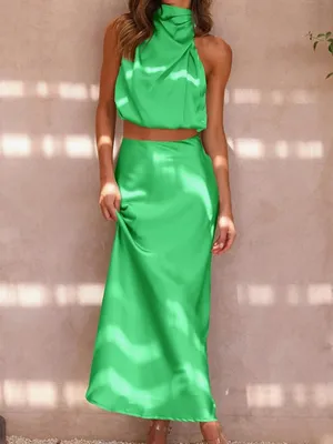 High-Waist Green Maxi Skirt Set with Draped Halter Top thumbnail 5