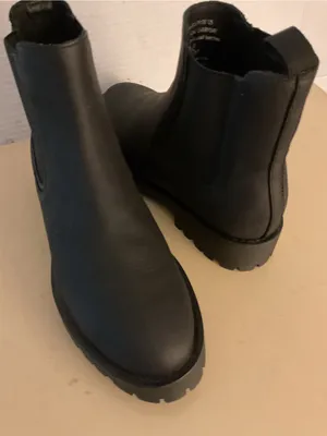 Thursday women black leather Chelsea heel boots US 8.5 Wide thumbnail 5