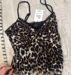 VIBE NWT top Size M thumbnail 7