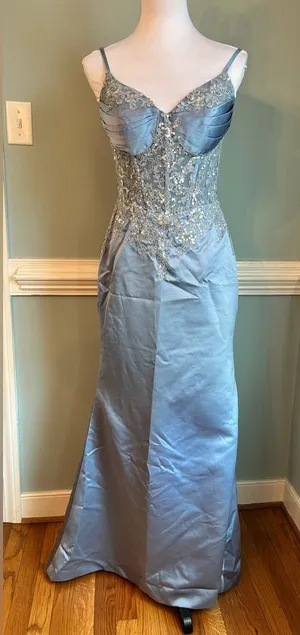 Elegant Light Blue Beaded Evening Gown Size 6 thumbnail 1