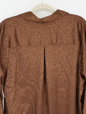 Old Navy Satin Boyfriend Shirt Women’s Medium Espresso Leopard Jacquard NWT thumbnail 12