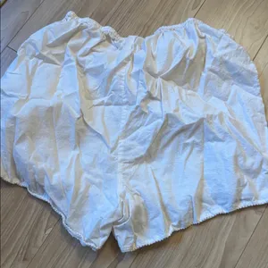 Zara Women's cream Shorts thumbnail 3