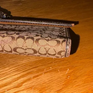 Y2K Vintage Coach Tan Monogram Snap Wallet thumbnail 6