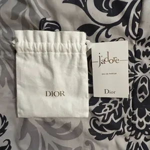 Dior pouch thumbnail 1