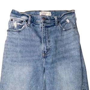 Abercrombie‎ & Fitch 90s Straight Jeans Womens 27/4R Light Blue Distressed thumbnail 2