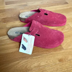 Brelzo Calvior Classic Leather Clogs – Red Suede Slip-On Sandals | EU 42 | New with Tags thumbnail 3