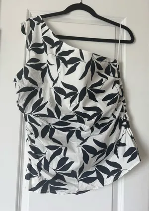 Abercrombie One-Shoulder Top thumbnail 1