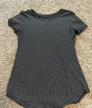 Lululemon Top  thumbnail 1