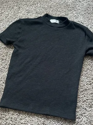 Popular 21 Women's Black Ribbed Short Sleeve Tee thumbnail 2