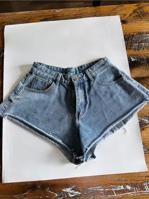 SweatyRocks Light Wash High-Rise Denim Shorts with Frayed Hem Size Medium thumbnail 4