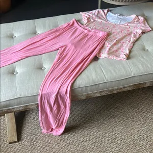 Daisy Fuentes Vintage Pink Floral Two Piece Pajama Set Size Medium thumbnail 1