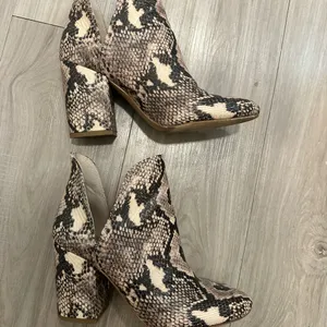 Steve Madden booties thumbnail 4