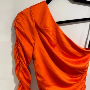Michael Costello x Revolve Womens Oscar One Sleeve Ruched Dress Orange Size XS thumbnail 6