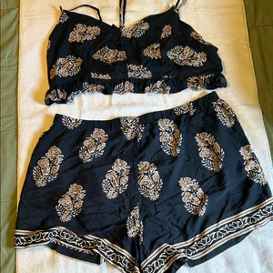 SHEIN Black and Cream Floral Top and Shorts Set thumbnail 1