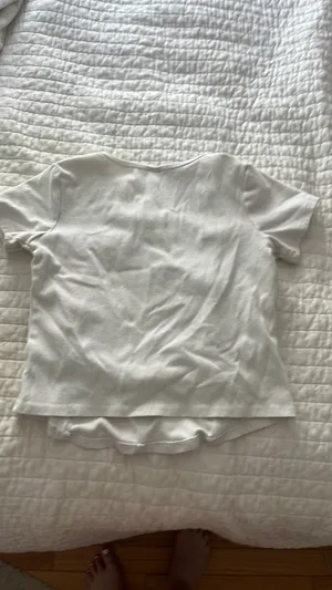 White t shirt thumbnail 2