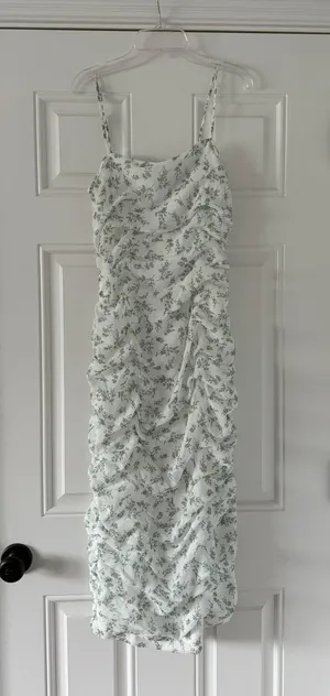 Bardot Floral Fitted Midi Dress thumbnail 1