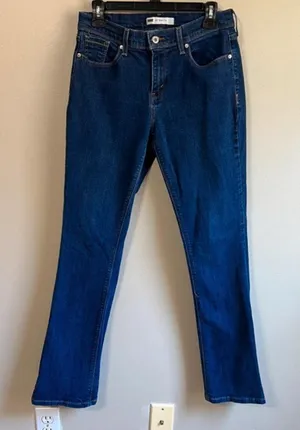 Levi's size 8 M‎ bootcut jeans thumbnail 1