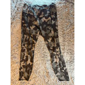 Athleta Lightning 7/8 Tight Camo Leggings Grey Olive Green Size L 487508 thumbnail 4