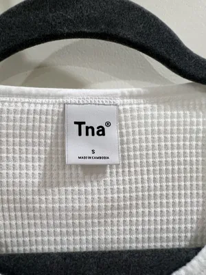 Aritzia Tna Waffle‑Knit Cropped Tee – White Textured Short Sleeve – Size S thumbnail 2