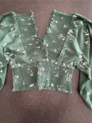 Abercrombie & Fitch NWT Green Floral Smocked V-Neck Long Sleeve Crop Top Blouse thumbnail 3