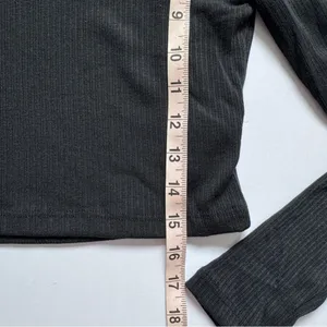 Altar'd State Black Long Sleeve Ribbed Mock Neck Crop Top Size X-Small NWOT thumbnail 4
