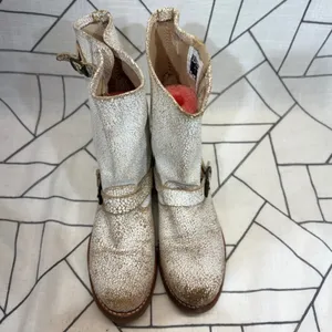 Frye Engineer Boots 8 White Gold Crackled Leather Buckle Mid Calf 76516 thumbnail 3