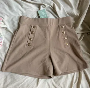 H&M High-Waisted Shorts thumbnail 1