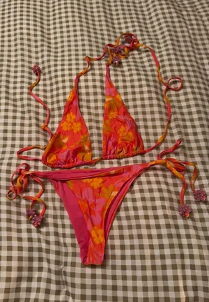 Beach Riot Bikini thumbnail 1