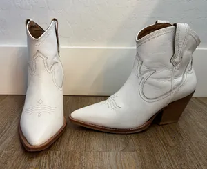 Thursday Boot Co. Sedona Country Star White Leather Western Ankle Boots 9.5 thumbnail 1