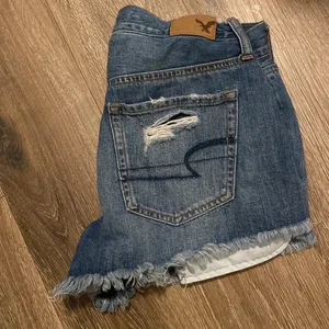 American Eagle Outfitters Hi-Rise Festival Distressed Jean Shorts Size 4 thumbnail 6