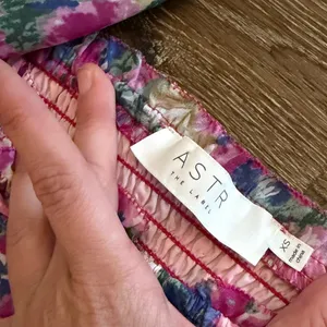 ASTR The Label – Soho Floral Sweetheart Puff Sleeve Long Dress XS thumbnail 4