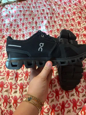 On Cloud Shoes thumbnail 5