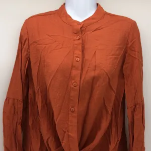 Davi & Dani Button Up Twisted Front Shirt w/Longer Back & Sleeves in Rust Size S thumbnail 3