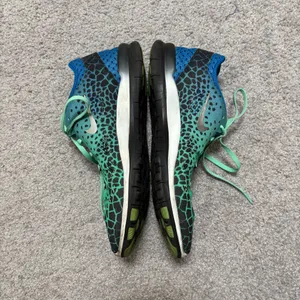 Nike Women’s Green and Blue Gradient Free TR Fit 5 Print Athletic Sneakers thumbnail 3