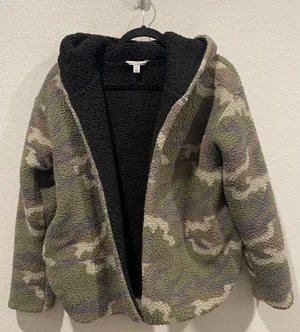 American Eagle OUTFITTERS Green Camo Cropped Fleece Sherpa Jacket thumbnail 1