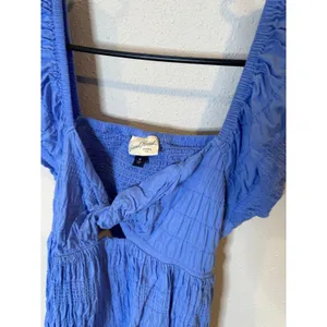 Universal Threads Womens Periwinkle Blue Seersucker Midi Dress Ruffle Cutout M thumbnail 2