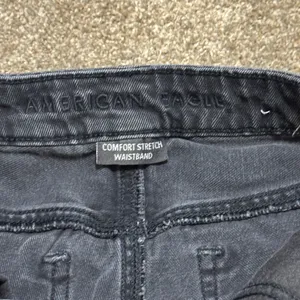 American Eagle Sz 2 cutoff highest rise mom jeans short.‎ thumbnail 2