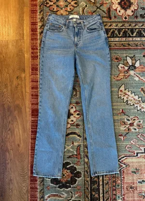 Abercrombie & Fitch Curve Love Mid Rise Straight Jeans thumbnail 4