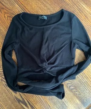 White Fox Boutique Black Ribbed Twist-Front Long Sleeve Crop Top thumbnail 1